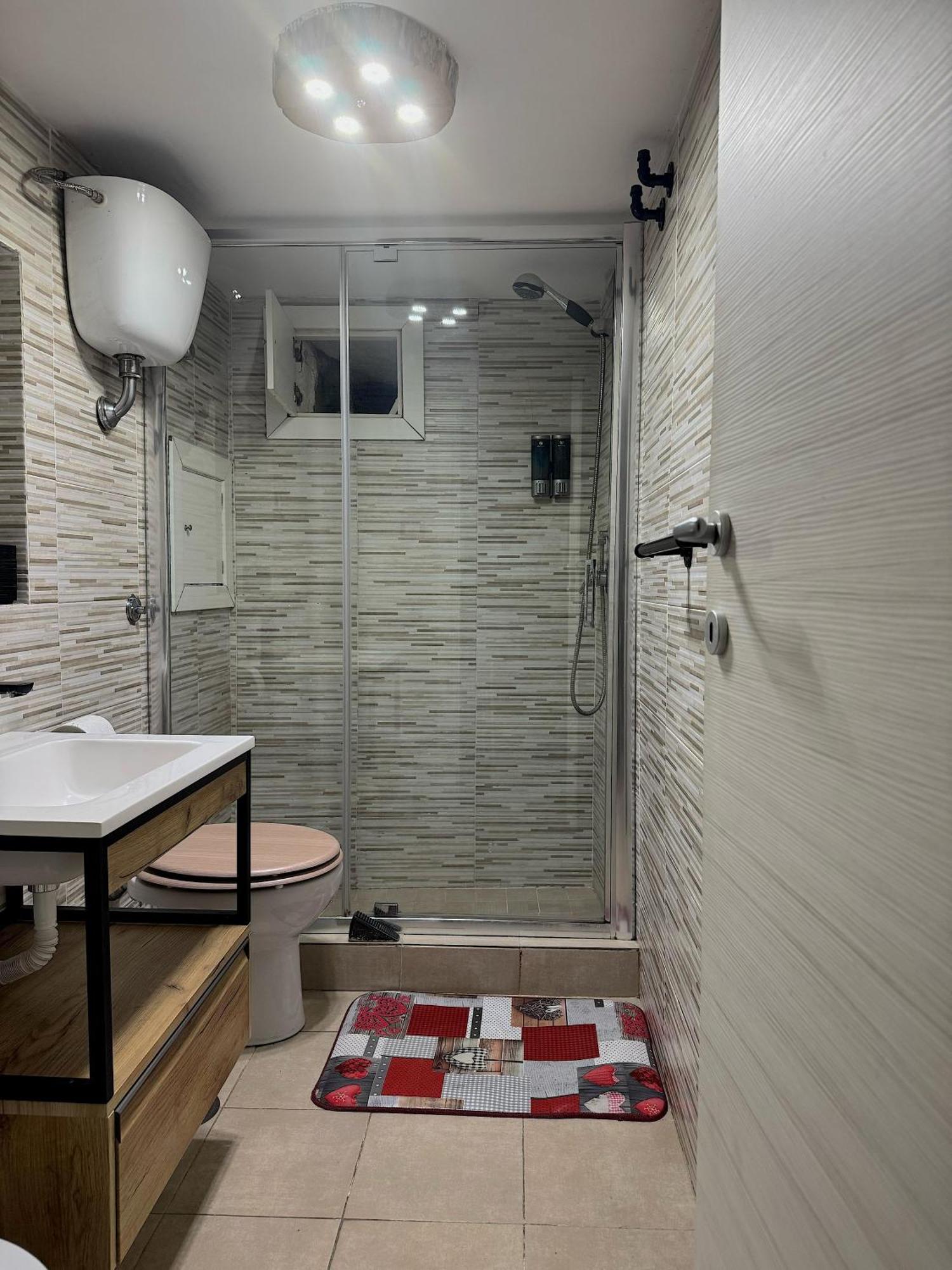 Frizzi & Lazzi House Apartment เนเปิลส์ ภายนอก รูปภาพ